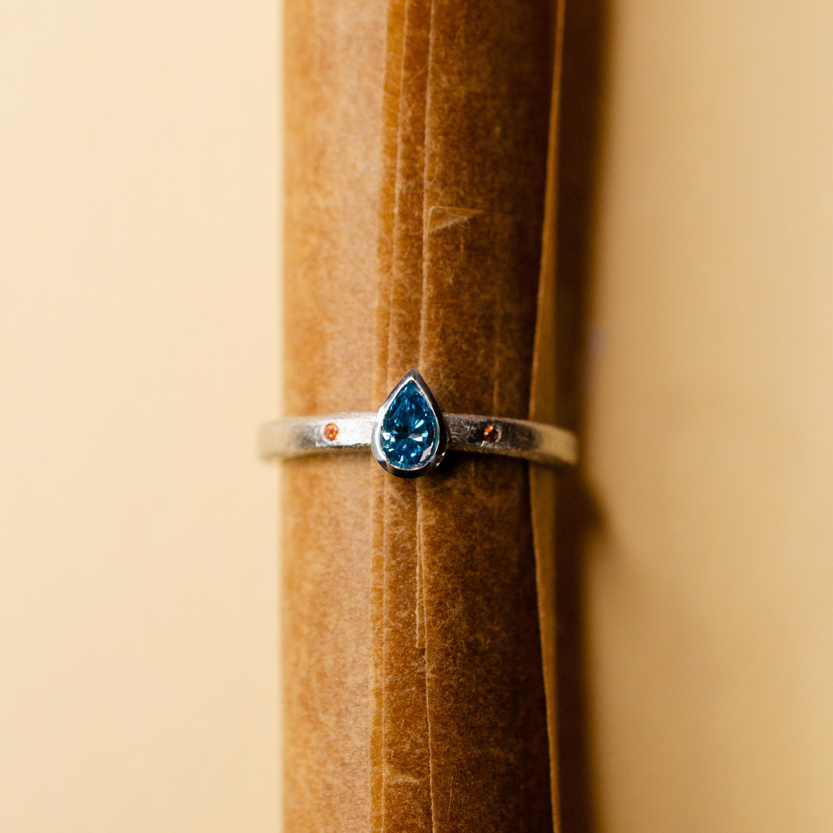 PT900 ブルーダイヤモンドリング | Tesoro