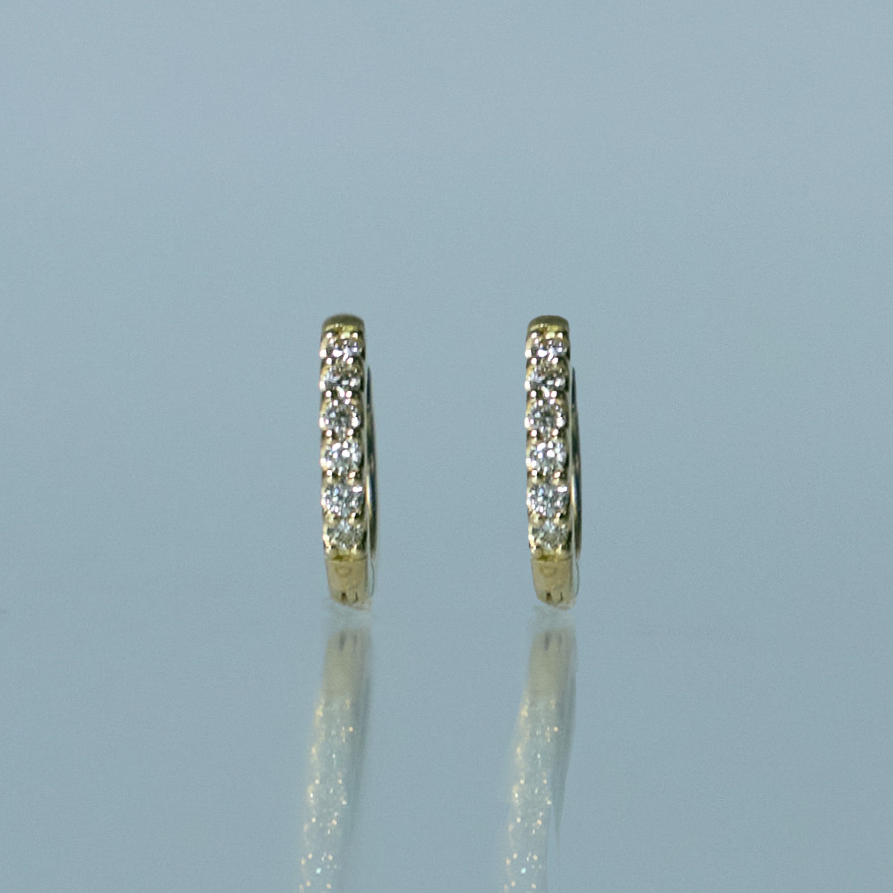 ミニマムキャッチレスダイヤピアス