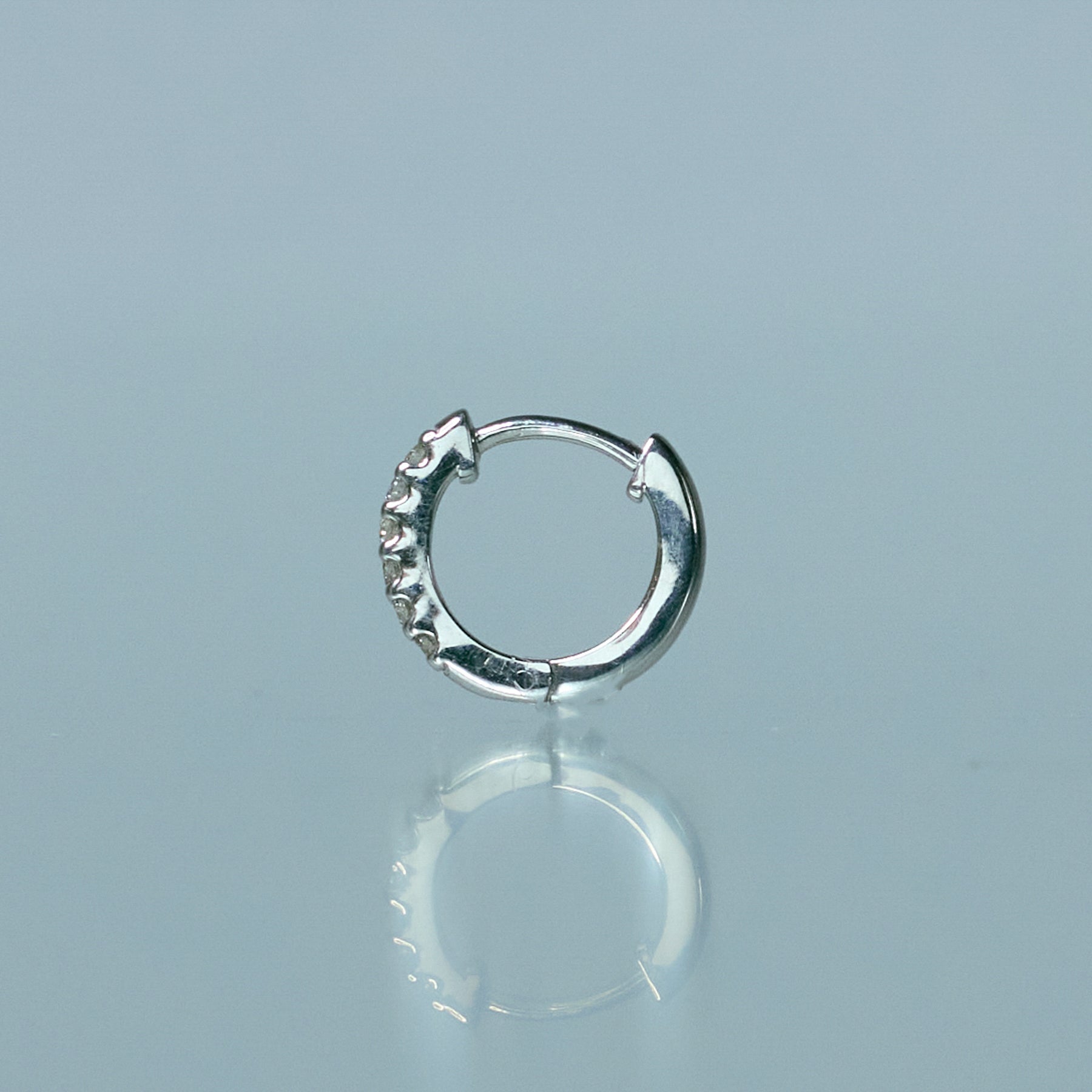 ミニマムキャッチレスダイヤピアス