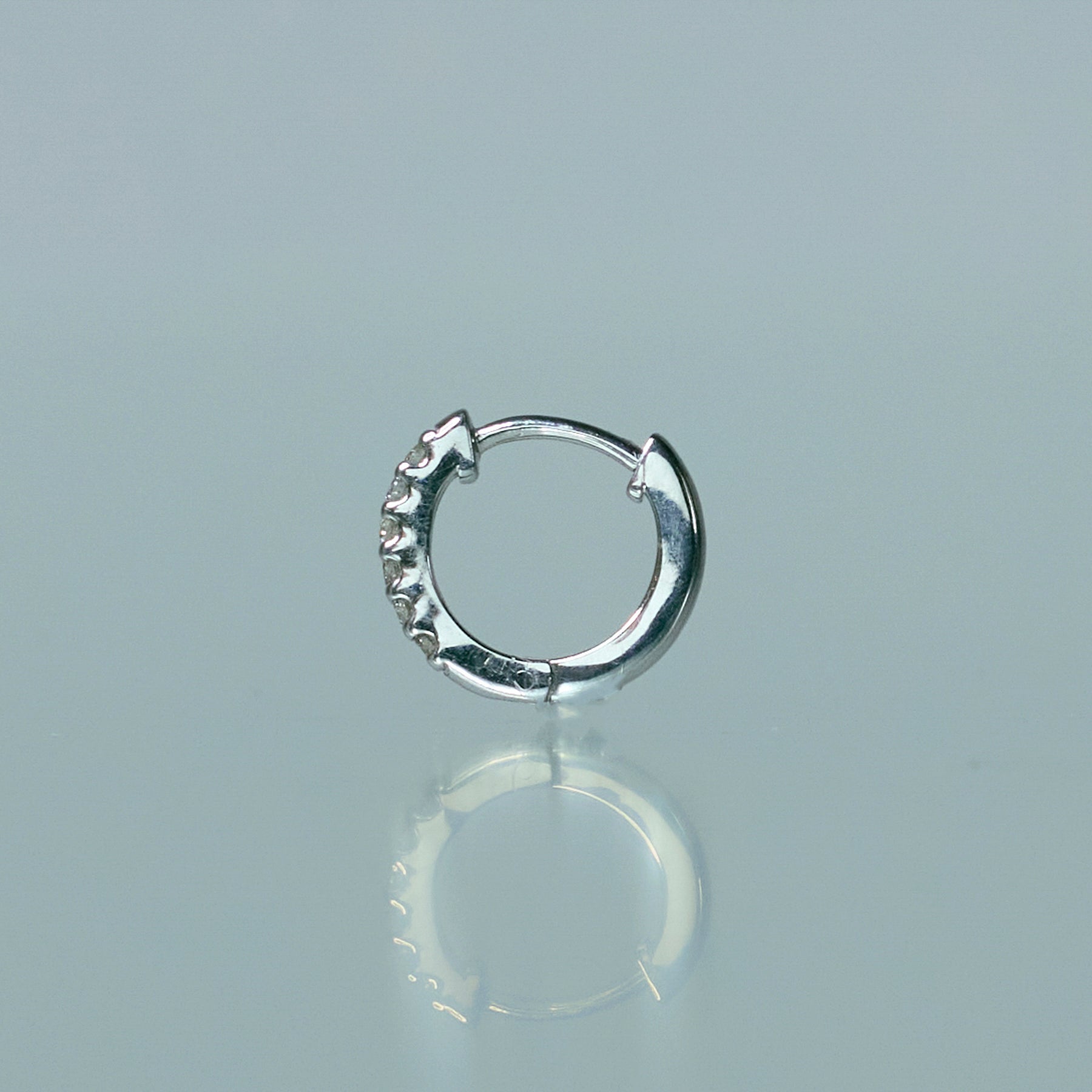 ミニマムキャッチレスダイヤピアス