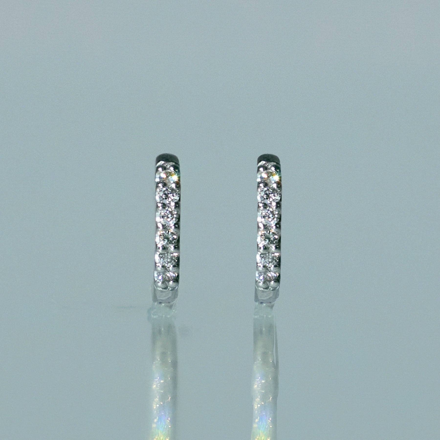 ミニマムキャッチレスダイヤピアス