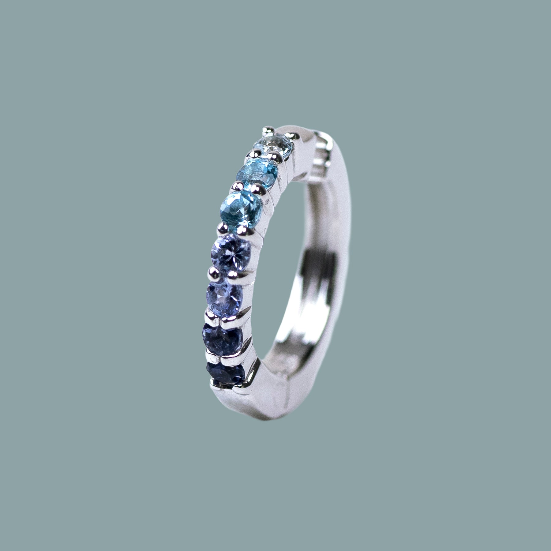 ブルーグラデーションイヤーカフ