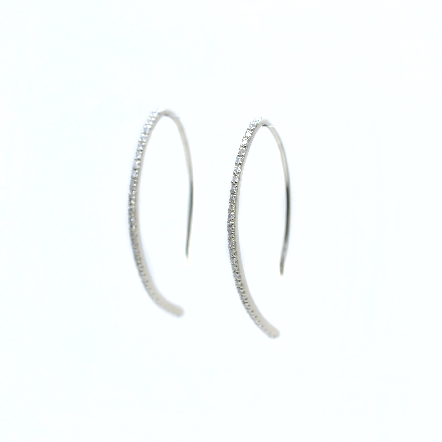 ダイヤモンドピアス バナナフープ