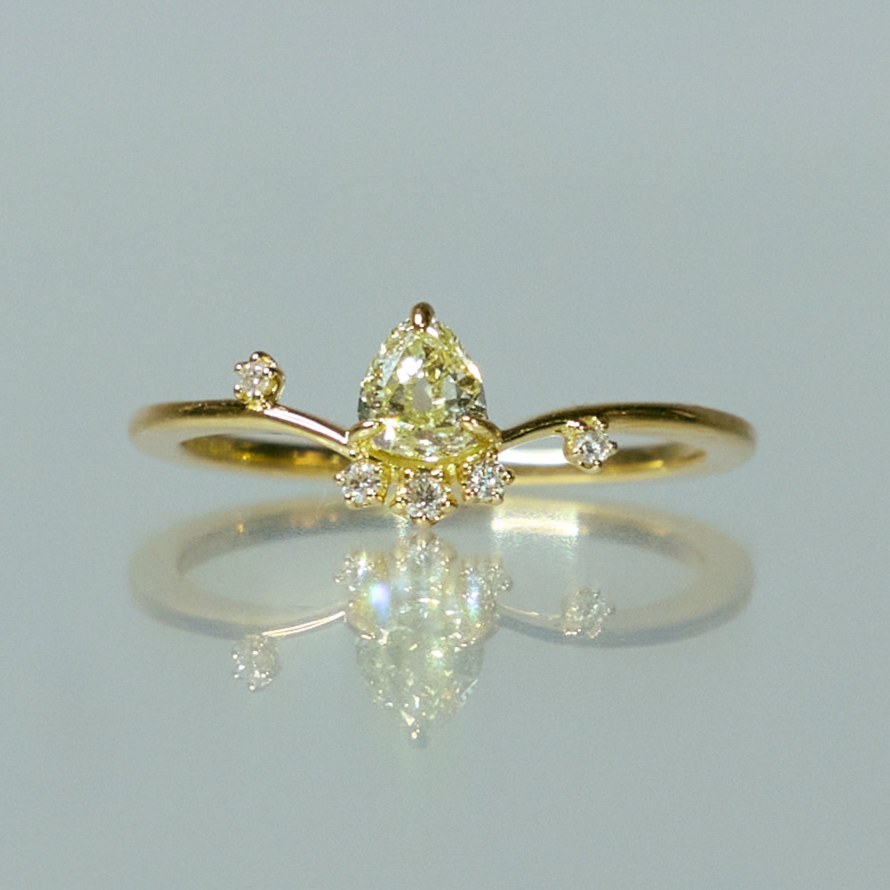 K18 ペアシェイプダイヤモンドリング | Tesoro